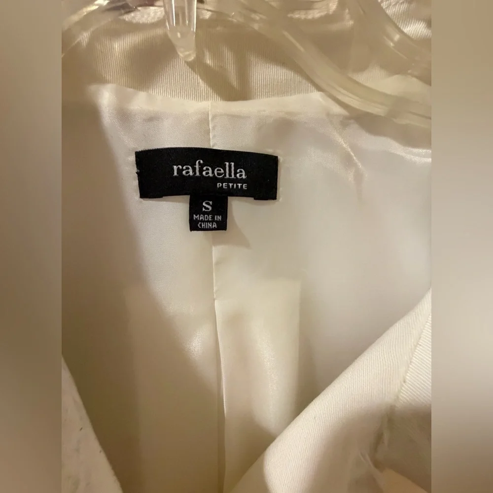 RAEFELLA SPRING COAT
4 BUTTON
SIZE SMALL - Picture 3 of 3